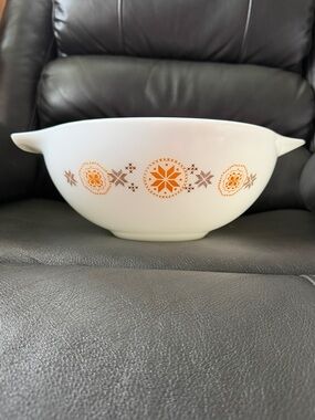 Vintage Town N Country Pyrex  bowl